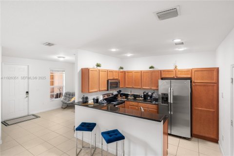 Adosado en venta en Miami, Florida, 4 dormitorios, 174.28 m2 № 1985724 - foto 11