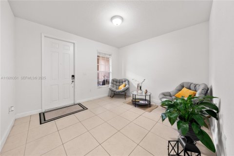 Adosado en venta en Miami, Florida, 4 dormitorios, 174.28 m2 № 1985724 - foto 4