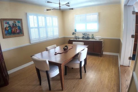 House in Tampa, Florida 4 bedrooms, 179.58 sq.m. № 1911160 - photo 11