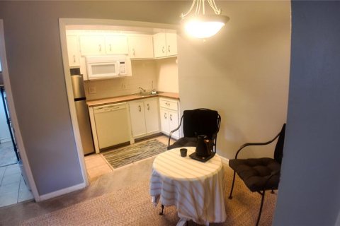 House in Tampa, Florida 4 bedrooms, 179.58 sq.m. № 1911160 - photo 24