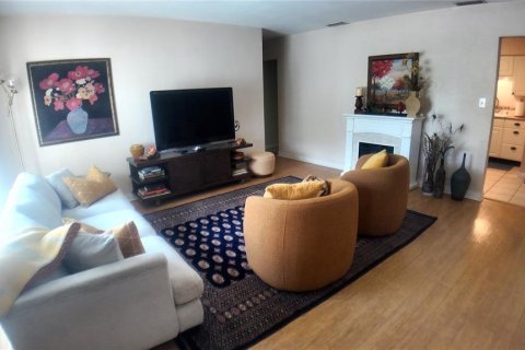 House in Tampa, Florida 4 bedrooms, 179.58 sq.m. № 1911160 - photo 7