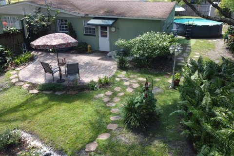 House in Tampa, Florida 4 bedrooms, 179.58 sq.m. № 1911160 - photo 21