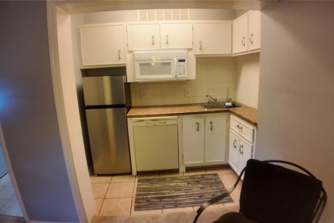House in Tampa, Florida 4 bedrooms, 179.58 sq.m. № 1911160 - photo 25