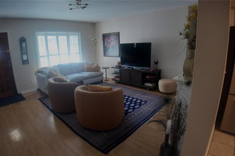 House in Tampa, Florida 4 bedrooms, 179.58 sq.m. № 1911160 - photo 8