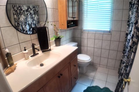 House in Tampa, Florida 4 bedrooms, 179.58 sq.m. № 1911160 - photo 16