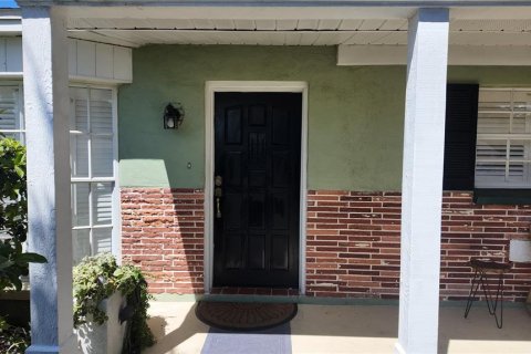 House in Tampa, Florida 4 bedrooms, 179.58 sq.m. № 1911160 - photo 6