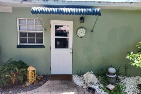 House in Tampa, Florida 4 bedrooms, 179.58 sq.m. № 1911160 - photo 22