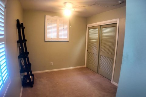 House in Tampa, Florida 4 bedrooms, 179.58 sq.m. № 1911160 - photo 30