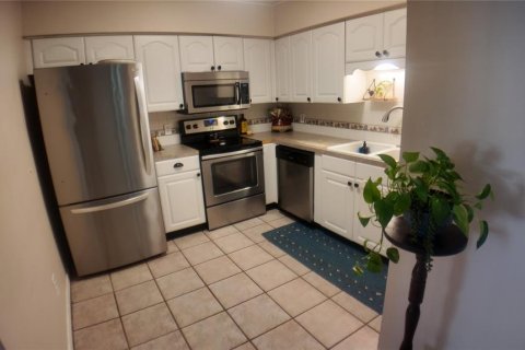 House in Tampa, Florida 4 bedrooms, 179.58 sq.m. № 1911160 - photo 9