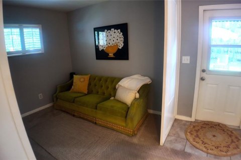 House in Tampa, Florida 4 bedrooms, 179.58 sq.m. № 1911160 - photo 28