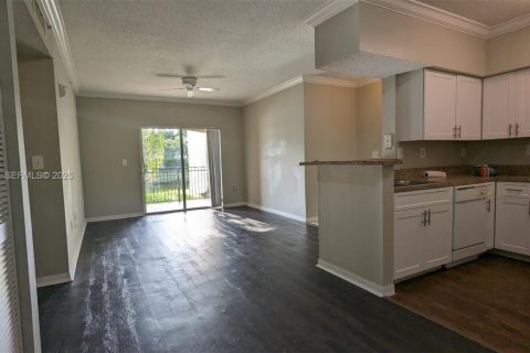 Condo in Pembroke Pines, Florida, 1 bedroom  № 1983862 - photo 12