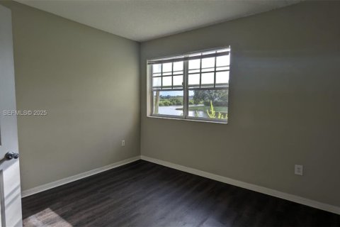 Condo in Pembroke Pines, Florida, 1 bedroom  № 1983862 - photo 5