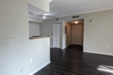 Condo in Pembroke Pines, Florida, 1 bedroom  № 1983862 - photo 10