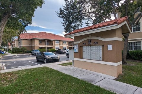 Condo in Pembroke Pines, Florida, 1 bedroom  № 1983862 - photo 19
