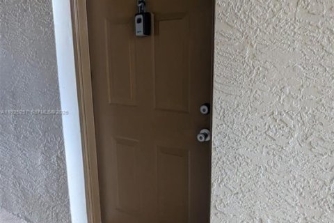 Condo in Pembroke Pines, Florida, 1 bedroom  № 1983862 - photo 9