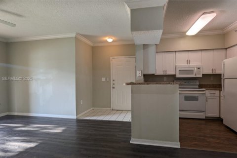 Condo in Pembroke Pines, Florida, 1 bedroom  № 1983862 - photo 11