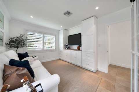 House in Miami, Florida 4 bedrooms, 152.73 sq.m. № 1941141 - photo 25