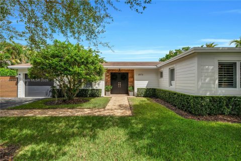House in Miami, Florida 4 bedrooms, 152.73 sq.m. № 1941141 - photo 1