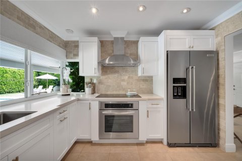 House in Miami, Florida 4 bedrooms, 152.73 sq.m. № 1941141 - photo 5