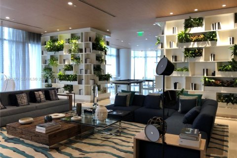 Condo in Miami, Florida, 1 bedroom  № 2041131 - photo 25