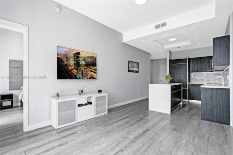 Condo in Miami, Florida, 1 bedroom  № 2041131 - photo 9