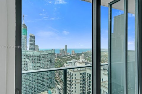 Condo in Miami, Florida, 1 bedroom  № 2041131 - photo 2