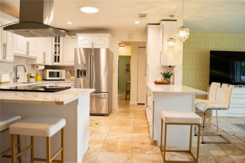 House in Saint Petersburg, Florida 4 bedrooms, 211.91 sq.m. № 2142459 - photo 9