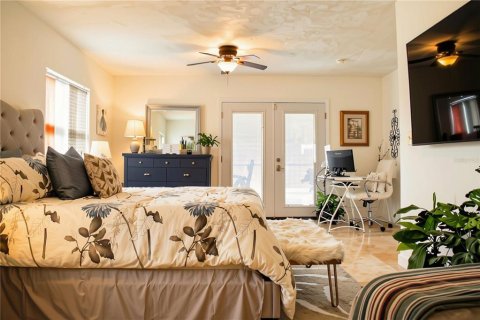House in Saint Petersburg, Florida 4 bedrooms, 211.91 sq.m. № 2142459 - photo 16