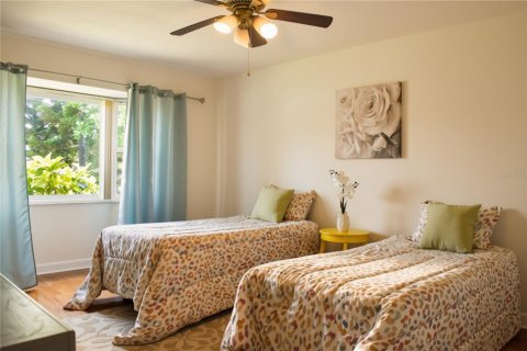 House in Saint Petersburg, Florida 4 bedrooms, 211.91 sq.m. № 2142459 - photo 11
