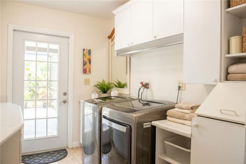 House in Saint Petersburg, Florida 4 bedrooms, 211.91 sq.m. № 2142459 - photo 20