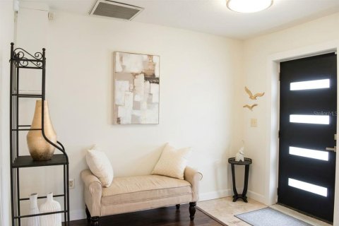 House in Saint Petersburg, Florida 4 bedrooms, 211.91 sq.m. № 2142459 - photo 21