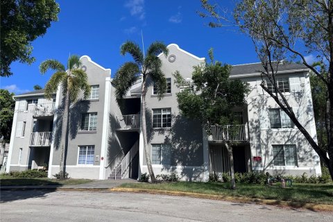 Condo in Pembroke Pines, Florida, 2 bedrooms  № 1798882 - photo 23