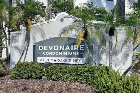 Condo in Pembroke Pines, Florida, 2 bedrooms  № 1798882 - photo 1