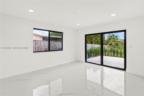 Villa ou maison à louer à Pembroke Pines, Floride: 3 chambres, 164.99 m2 № 1996183 - photo 18