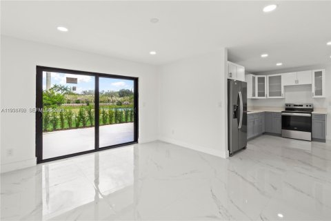 Villa ou maison à louer à Pembroke Pines, Floride: 3 chambres, 164.99 m2 № 1996183 - photo 14