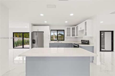 Villa ou maison à louer à Pembroke Pines, Floride: 3 chambres, 164.99 m2 № 1996183 - photo 2