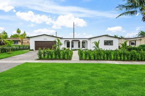 Villa ou maison à Pembroke Pines, Floride 3 chambres, 164.99 m2 № 1996183