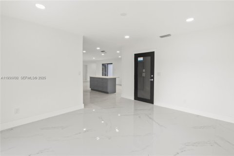 Villa ou maison à louer à Pembroke Pines, Floride: 3 chambres, 164.99 m2 № 1996183 - photo 17