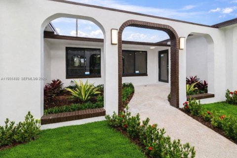 Villa ou maison à louer à Pembroke Pines, Floride: 3 chambres, 164.99 m2 № 1996183 - photo 5