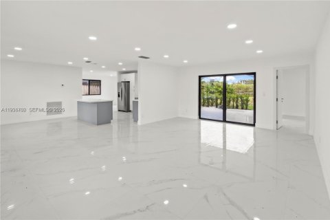 Villa ou maison à louer à Pembroke Pines, Floride: 3 chambres, 164.99 m2 № 1996183 - photo 15