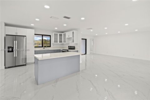 Villa ou maison à louer à Pembroke Pines, Floride: 3 chambres, 164.99 m2 № 1996183 - photo 12