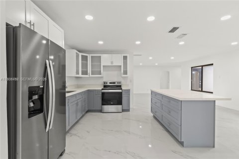 Villa ou maison à louer à Pembroke Pines, Floride: 3 chambres, 164.99 m2 № 1996183 - photo 9