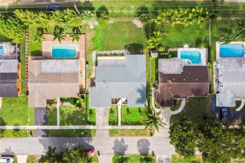 Villa ou maison à louer à Pembroke Pines, Floride: 3 chambres, 164.99 m2 № 1996183 - photo 7