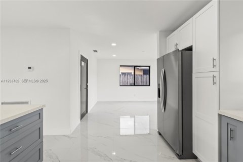 Villa ou maison à louer à Pembroke Pines, Floride: 3 chambres, 164.99 m2 № 1996183 - photo 11