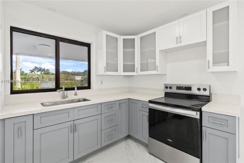 Villa ou maison à louer à Pembroke Pines, Floride: 3 chambres, 164.99 m2 № 1996183 - photo 10