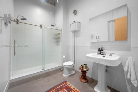 Condo in Miami, Florida, 1 bedroom  № 1655205 - photo 13