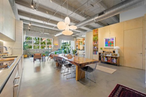 Condo in Miami, Florida, 1 bedroom  № 1655205 - photo 2