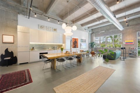 Condo in Miami, Florida, 1 bedroom  № 1655205 - photo 12