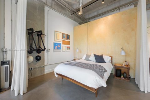 Condo in Miami, Florida, 1 bedroom  № 1655205 - photo 11