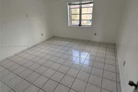 Apartamento en alquiler en Miami, Florida, 2 dormitorios, 90.58 m2 № 2026129 - foto 7